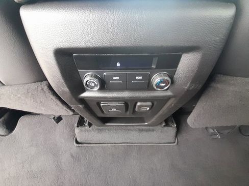 Used 2022 Chevrolet Traverse RS AWD/4WD image 43