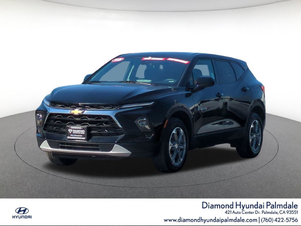 Used 2025 Chevrolet Blazer LT FWD image 3