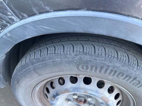 Used 2020 Toyota C-HR LE image 3