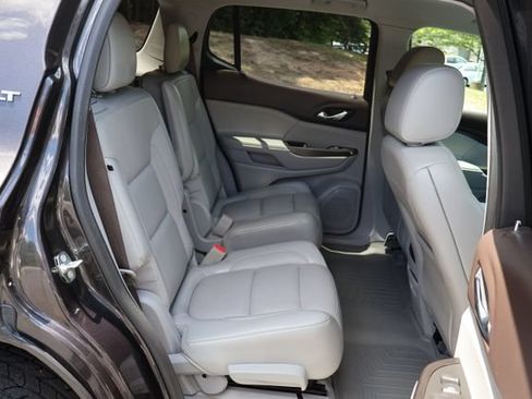 Used 2019 GMC Acadia SLT AWD/4WD image 24