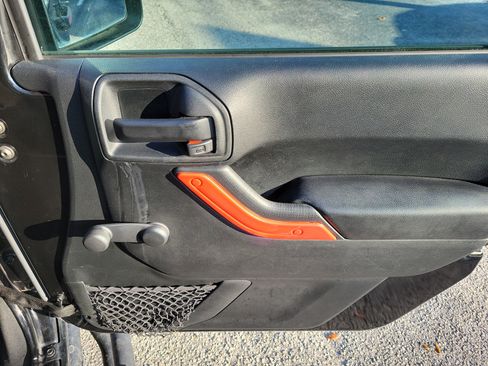 Used 2018 Jeep Wrangler Unlimited Sport w/ Connectivity Group image 9