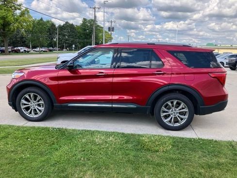 Used 2023 Ford Explorer Limited AWD/4WD image 6