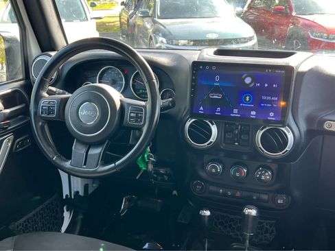 Used 2016 Jeep Wrangler Unlimited Sahara w/ Connectivity Group image 23