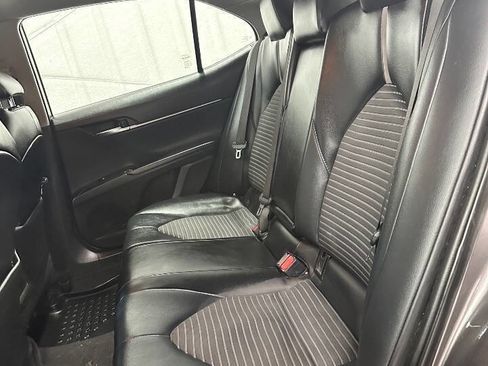 Used 2020 Toyota Camry SE image 19