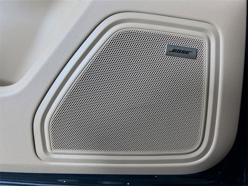 New 2026 Porsche Macan image 21