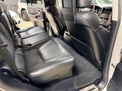 Used 2013 Lexus LX 570 4WD image 26