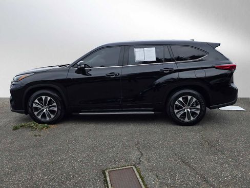 Certified 2022 Toyota Highlander XLE image 6