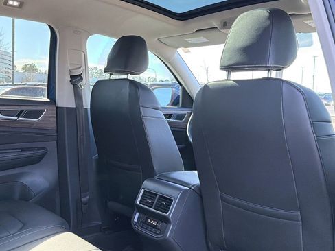 Used 2025 Volkswagen Atlas SEL image 18