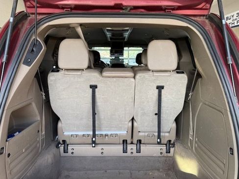 Used 2015 Chrysler Town & Country Touring-L w/ Driver Convenience Group image 13