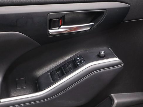 Used 2022 Toyota Highlander XLE image 22
