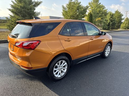 Used 2019 Chevrolet Equinox LS w/ LS Convenience Package image 8