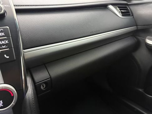 Used 2014 Toyota Camry SE FWD image 22