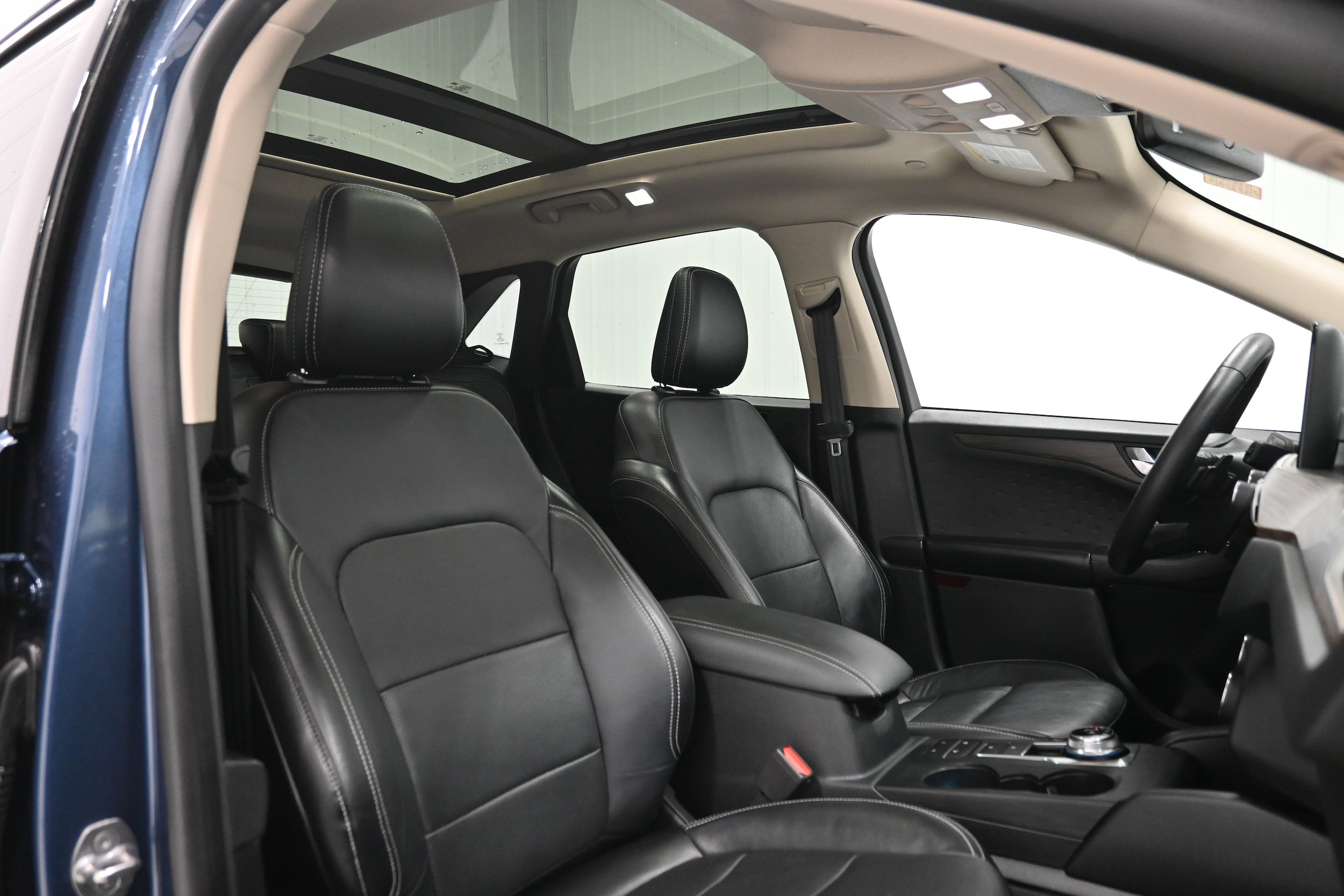 Used 2020 Ford Escape Titanium w/ Titanium Premium Package 2.0 AWD/4WD image 30