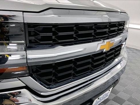Used 2018 Chevrolet Silverado 1500 LT w/ LT Eassist Package AWD/4WD image 29