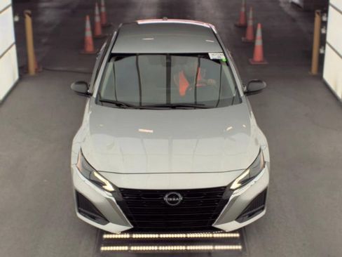 Used 2024 Nissan Altima 2.5 SV FWD image 3