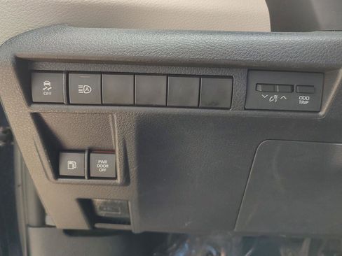 Used 2021 Toyota Sienna XLE image 17