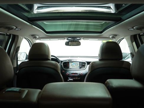 Used 2019 Kia Sorento SX w/ SX Touring Package AWD/4WD image 25