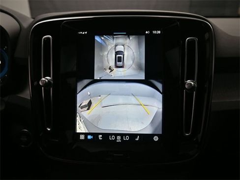 Certified 2024 Volvo XC40 B5 Plus w/ Protection Package Premier image 12