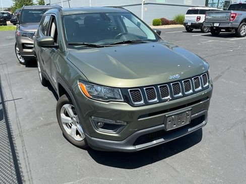 Used 2018 Jeep Compass Latitude w/ Popular Equipment Group FWD image 3