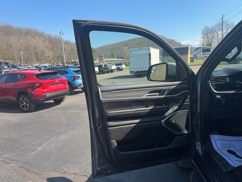 Used 2022 Jeep Wagoneer Series III w/ Flexible Seating Group AWD/4WD image 13