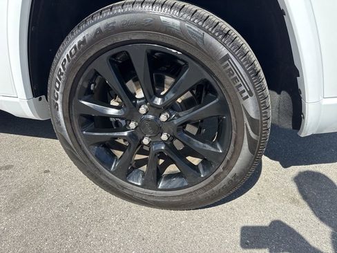 Used 2020 Jeep Grand Cherokee Altitude image 6