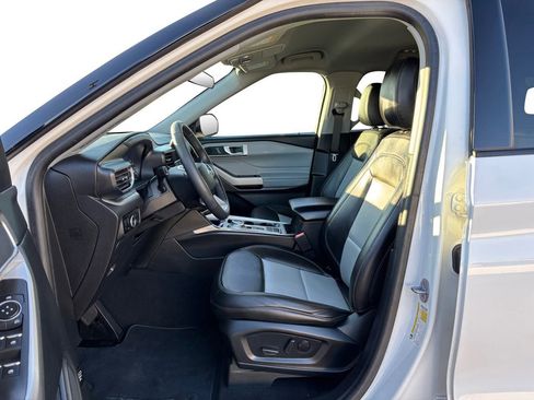 Used 2024 Ford Explorer XLT w/ Equipment Group 202A image 14