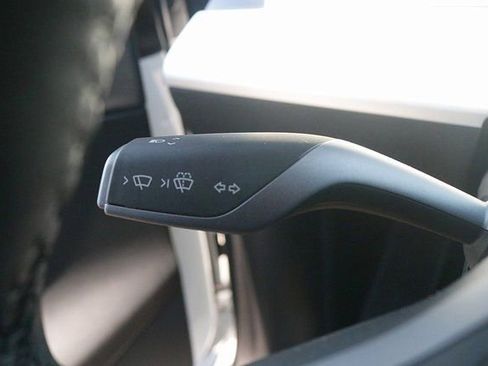 Used 2021 Tesla Model Y Long Range image 17