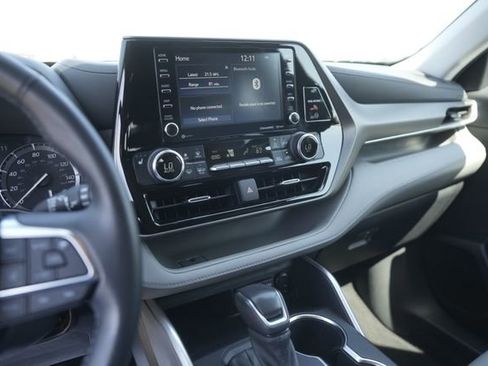 Used 2021 Toyota Highlander XLE image 26