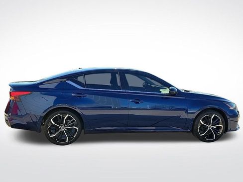 Used 2023 Nissan Altima 2.5 SR w/ SR Premium Package image 6