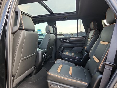 Used 2024 GMC Yukon AT4 w/ Technology Package AWD/4WD image 12