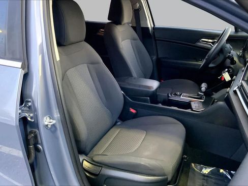 Used 2025 Kia Sportage LX FWD image 8