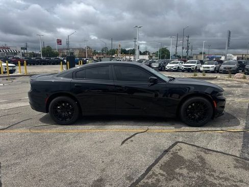 Used 2017 Dodge Charger SXT w/ AWD Plus Group image 2