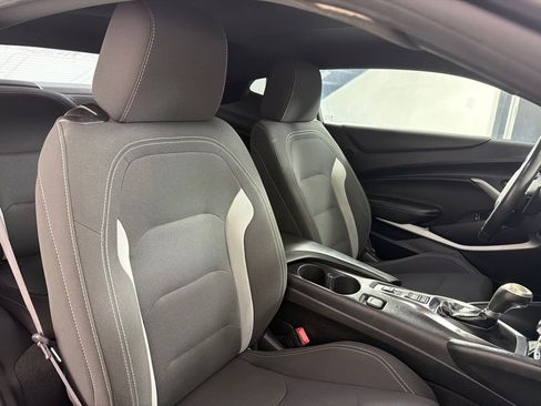 Used 2017 Chevrolet Camaro LT RWD image 19