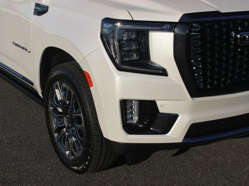 Used 2023 GMC Yukon XL Denali Ultimate image 8