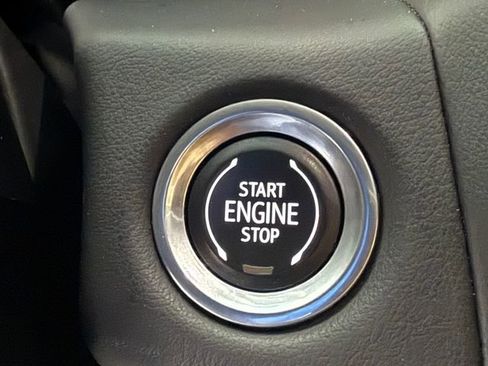 Used 2021 Chevrolet Suburban Z71 w/ Z71 Signature Package AWD/4WD image 15