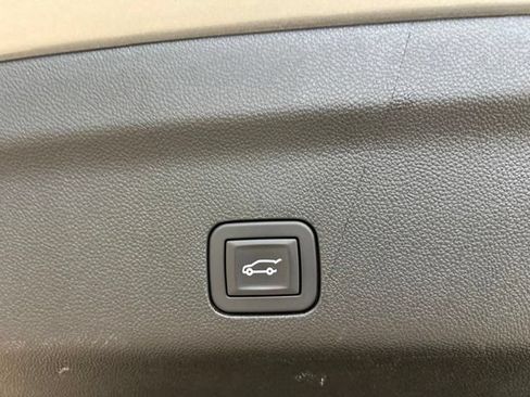 Used 2025 Chevrolet Suburban LT AWD/4WD image 9