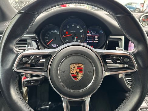 Used 2020 Porsche Macan image 24
