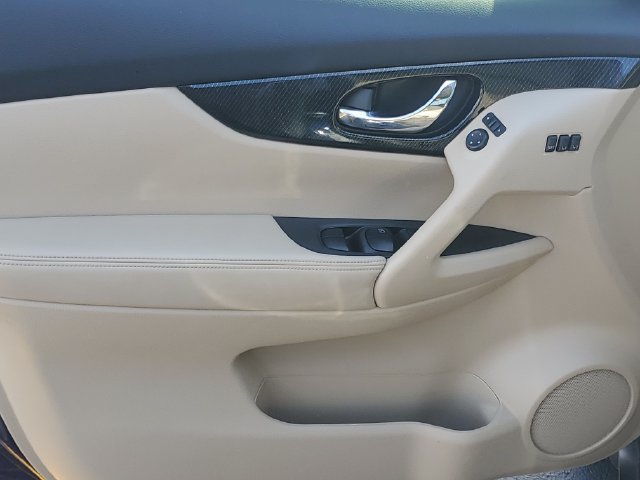 Used 2017 Nissan Rogue SL w/ SL Premium Package FWD image 14