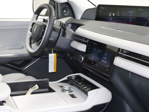 New 2026 Lincoln Navigator Reserve AWD/4WD image 33
