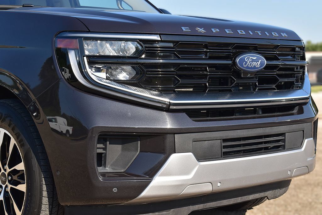 Used 2025 Ford Expedition Max Platinum AWD/4WD image 5