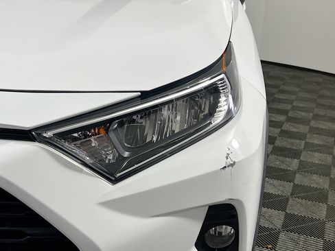 Used 2021 Toyota RAV4 XLE w/ Convenience Package image 11