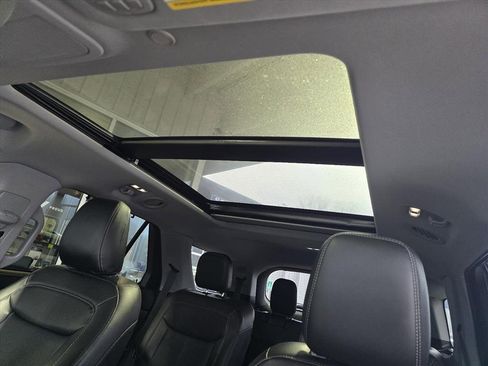 Used 2022 Ford Explorer Limited w/ Equipment Group 301A image 7