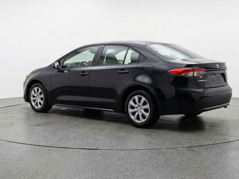Used 2025 Toyota Corolla LE image 6
