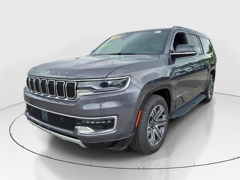 Used 2024 Jeep Wagoneer L Series II w/ Flexible Seating Group AWD/4WD image 2