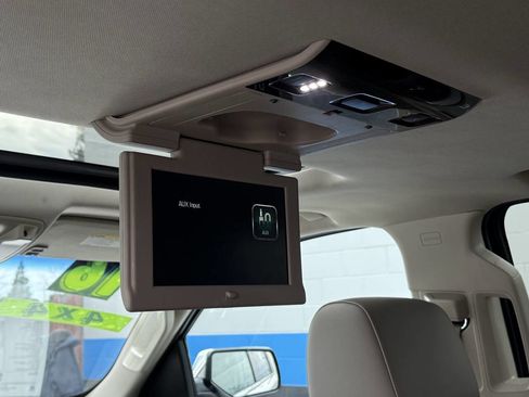 Used 2016 Chevrolet Suburban LTZ image 16