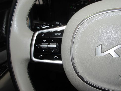 Used 2022 Kia Sorento SX Prestige w/ Panoramic Sunroof Package image 17