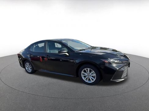 Used 2025 Toyota Camry LE image 2