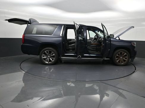 Used 2019 Chevrolet Suburban Premier RWD image 32