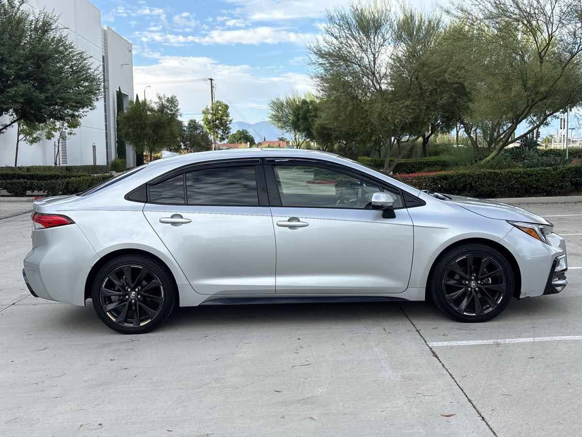 Used 2024 Toyota Corolla SE w/ SE Package FWD image 2