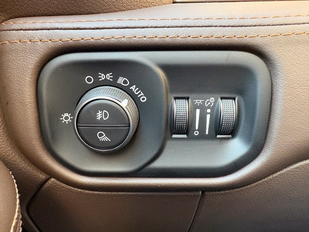 Used 2026 RAM 2500 Limited AWD/4WD image 15